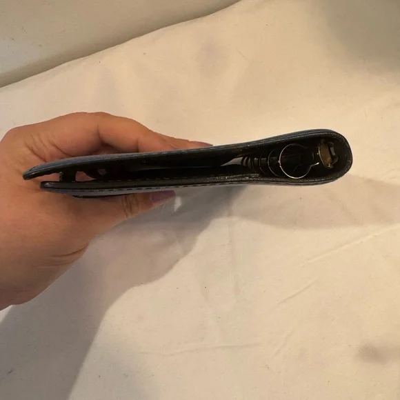 Louis Vuitton Vibrant Blue Epi Agenda - Picture 5 of 11